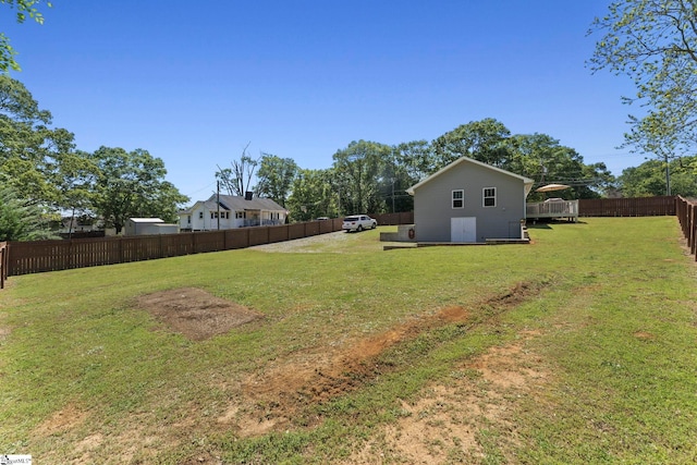 view of yard featuring a fenced backyard