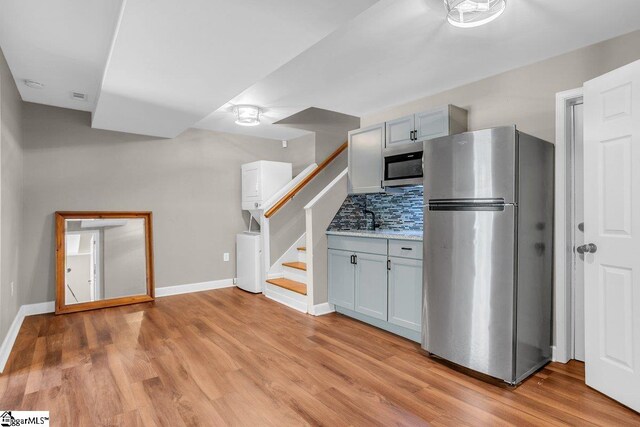 268 Antrim Ave, Moore, SC 29369 - kitchen featuring appliances with stainless steel finishes, decorative backsplash, baseboards, and light wood-type flooring