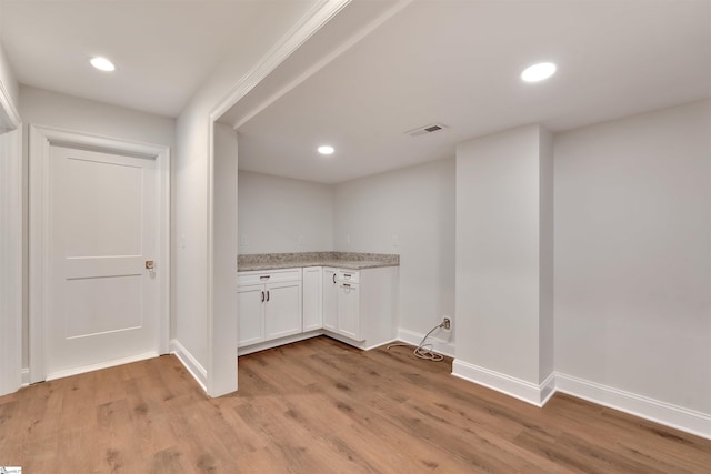 laundry room featuring recessed lighting, baseboards, visible vents, and light wood-style flooring