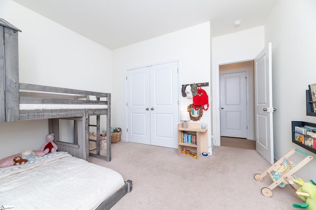bedroom featuring carpet floors and a closet