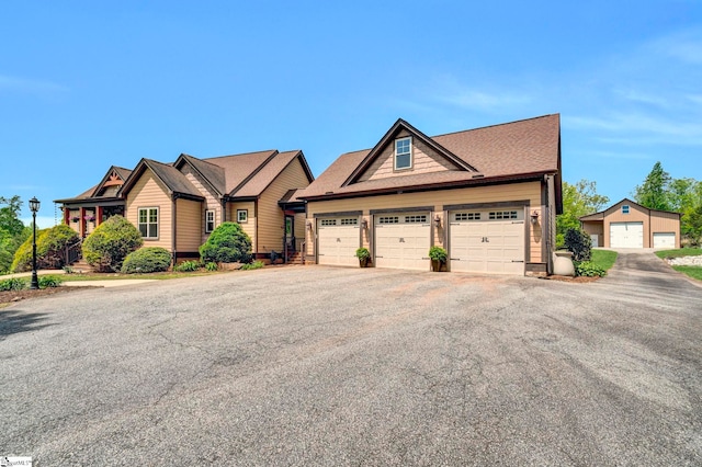 craftsman house featuring aphalt driveway