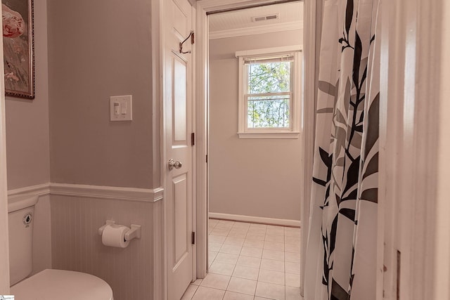 104 Bellewood Dr, Easley, SC 29640 - bathroom featuring crown molding, wainscoting, toilet, tile patterned floors, and visible vents