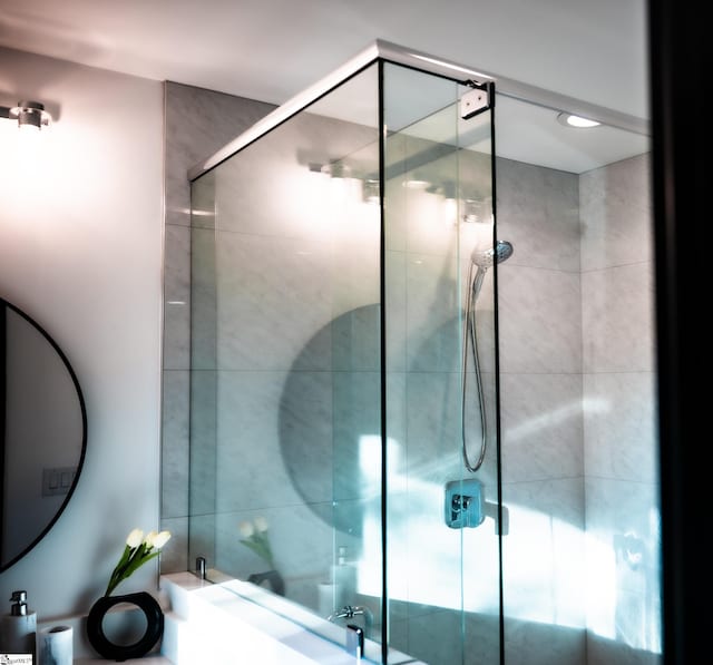 full bathroom featuring a stall shower