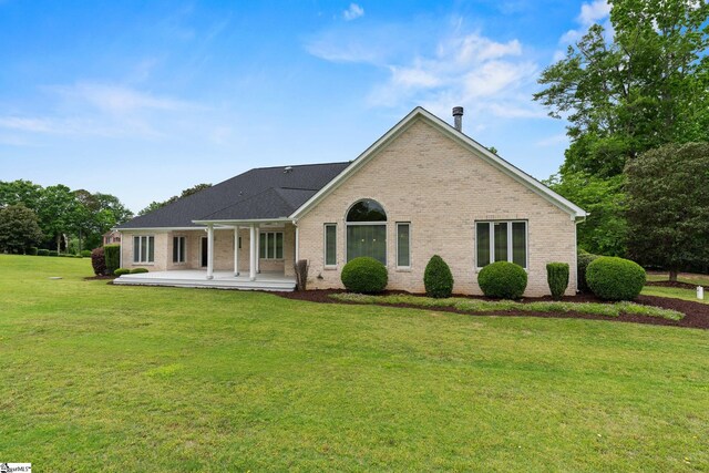 view of front of property with brick siding and a front yard