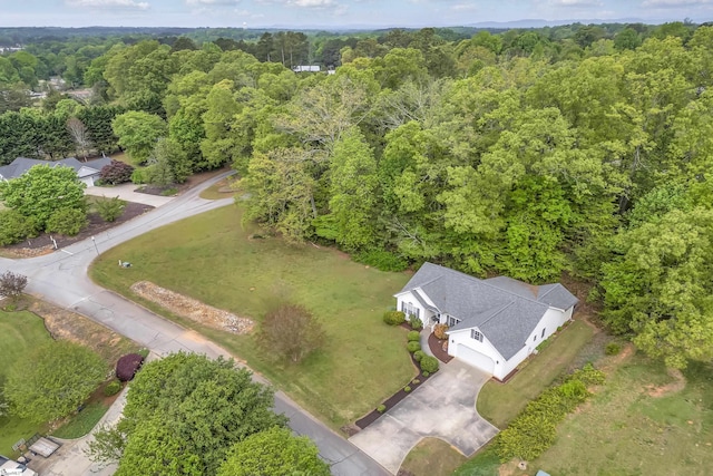 birds eye view of property featuring a wooded view