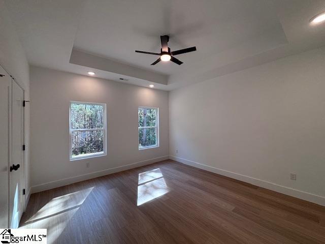 550 Vault Way, Roebuck, SC 29376 - spare room featuring a raised ceiling, a ceiling fan, recessed lighting, and wood finished floors