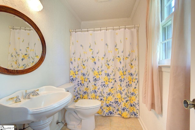 full bathroom with a sink, tile patterned flooring, toilet, a shower with curtain, and ornamental molding