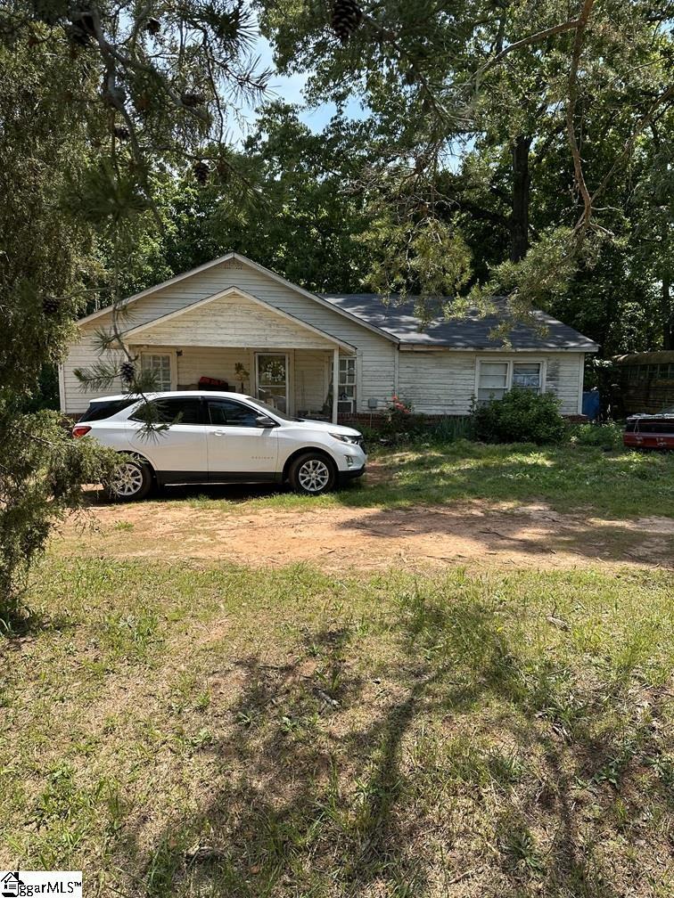 1703 Coffee Rd, Westminster, SC 29693 - view of front of home with a front yard