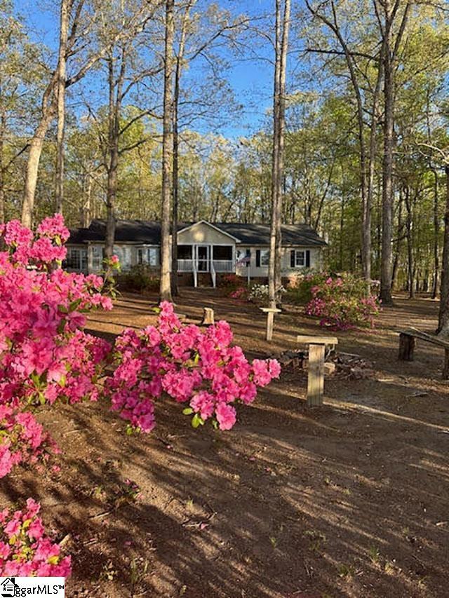 view of yard featuring covered porch