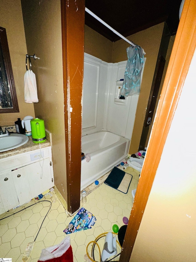 903 Calvert Ave, Clinton, SC 29325 - bathroom featuring tile patterned flooring, shower / bath combo with shower curtain, and vanity