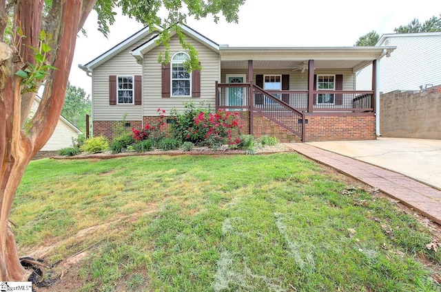 602 Habersham Ln, Easley, SC 29642 - ranch-style house with covered porch, stairway, and a front yard