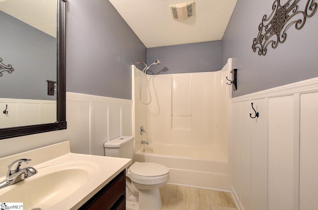 602 Habersham Ln, Easley, SC 29642 - full bathroom with vanity, toilet, a textured ceiling, a wainscoted wall, and visible vents