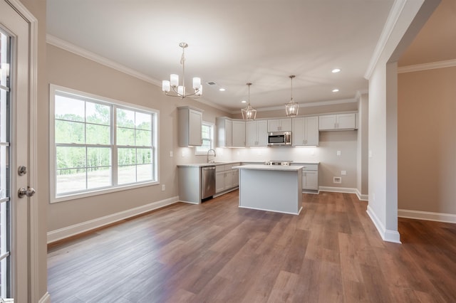 241 Carriage Gate Dr, Wellford, SC 29385 - kitchen featuring crown molding, wood finished floors, a sink, baseboards, and stainless steel appliances