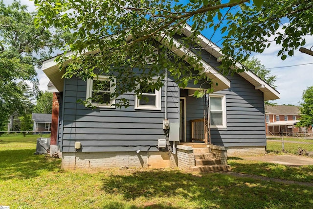 14 Damson St, Spartanburg, SC 29303 - back of house with a lawn and fence