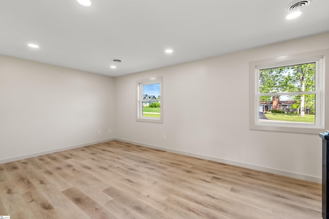 406 Creekside Dr, Boiling Springs, SC 29316 - unfurnished room featuring recessed lighting, baseboards, light wood-type flooring, and visible vents
