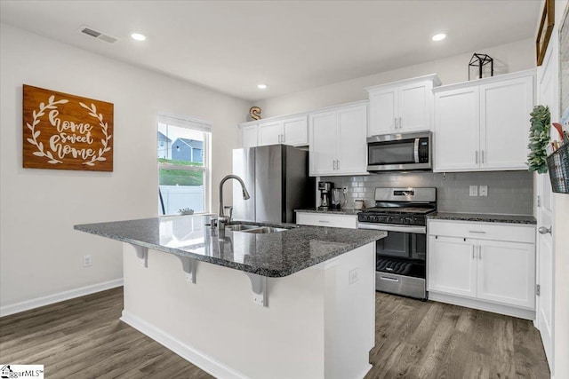 75 Oak Edge Ln, Greer, SC 29651 - kitchen featuring a kitchen island with sink, visible vents, a sink, stainless steel appliances, and dark wood-type flooring