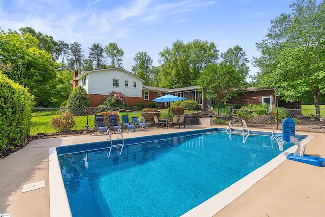 view of swimming pool featuring fence, a fenced in pool, and a patio area