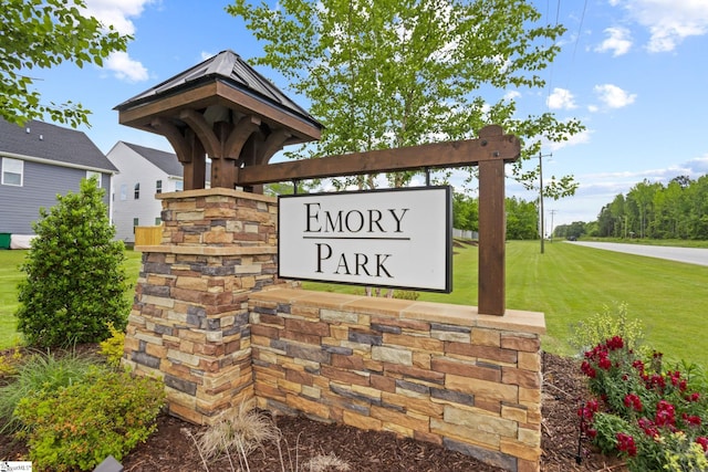 community sign featuring a lawn