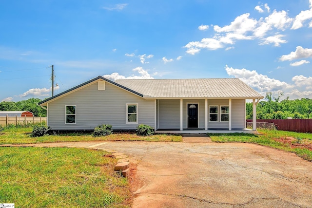 583 Berry Rd, Boiling Springs, SC 29316 - ranch-style home featuring fence, covered porch, and metal roof