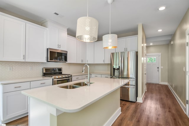 kitchen with visible vents, white cabinetry, tasteful backsplash, a sink, and appliances with stainless steel finishes