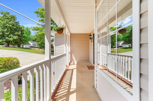 balcony featuring covered porch