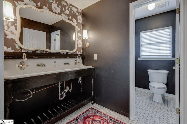 106 Hickory Valley Way, Taylors, SC 29687 - bathroom featuring baseboards, toilet, and visible vents