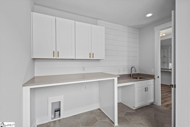 clothes washing area with recessed lighting, tile patterned floors, a sink, cabinet space, and wet bar