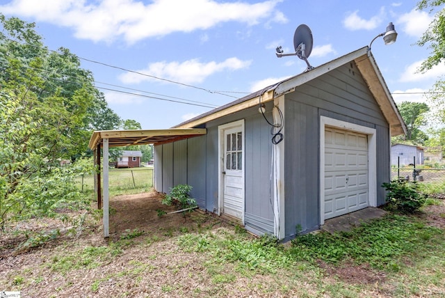 view of outdoor structure with fence and an outdoor structure