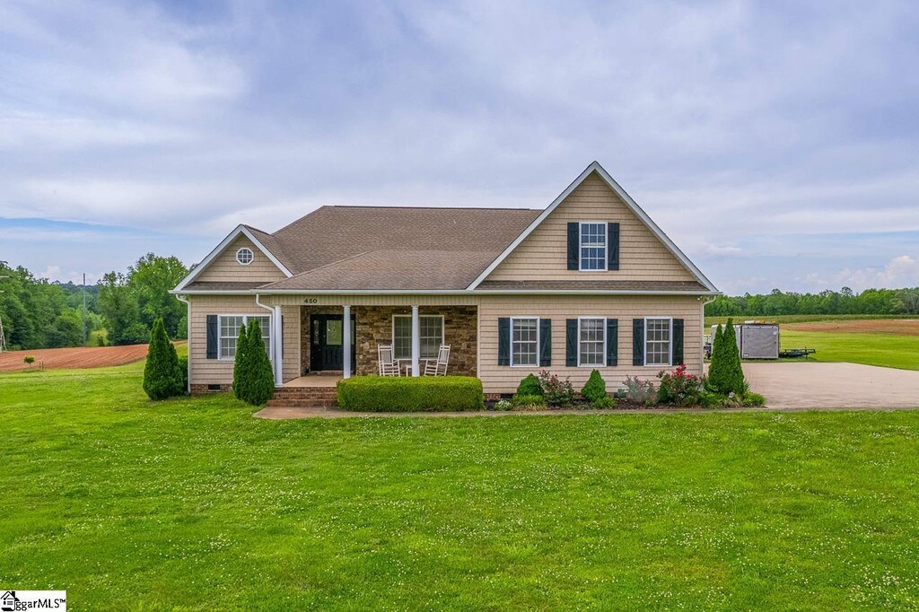 450 Meadow Rd, Inman, SC 29349 - traditional-style house featuring covered porch and a front lawn