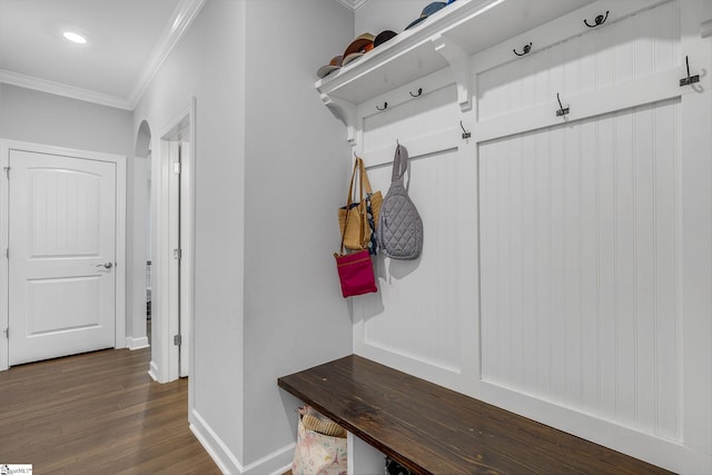 mudroom with crown molding, baseboards, dark wood-style floors, recessed lighting, and arched walkways