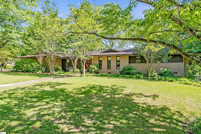ranch-style house with brick siding, crawl space, and a front yard