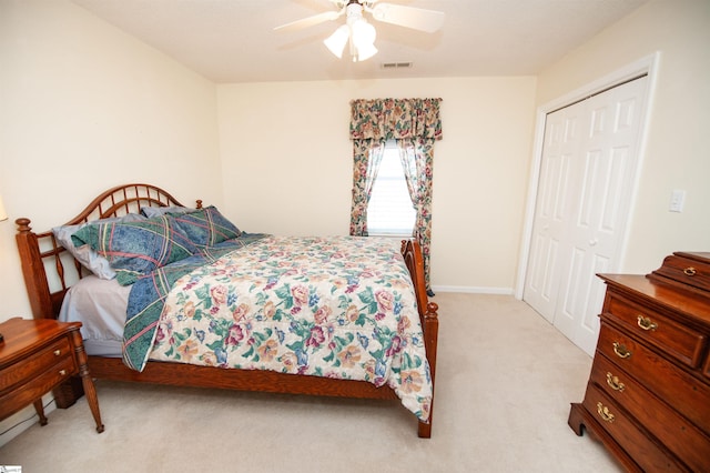bedroom featuring ceiling fan, light carpet, baseboards, and visible vents
