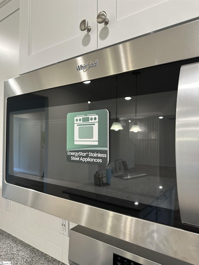 details featuring decorative backsplash