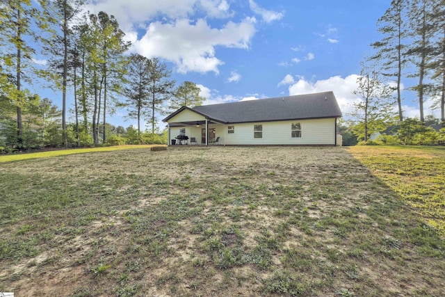 555 Canewood Ln, Campobello, SC 29322 - rear view of house with a yard