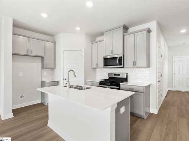 126 Arrow Ct, Greer, SC 29651 - kitchen featuring stainless steel appliances, gray cabinets, tasteful backsplash, and recessed lighting