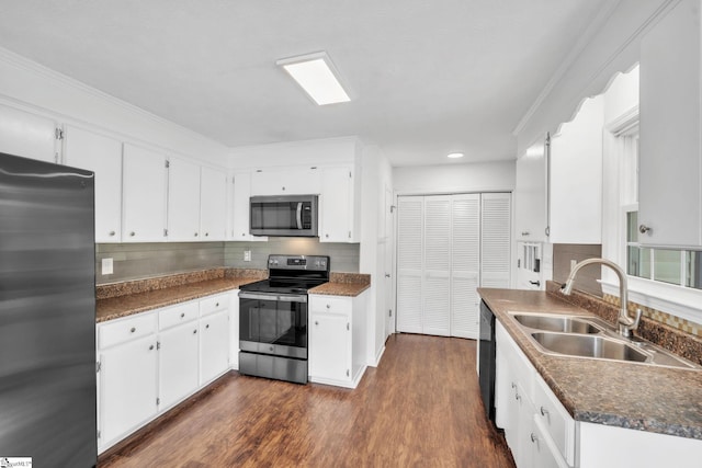 5 Huntley Castle Ct, Taylors, SC 29687 - kitchen featuring a sink, white cabinetry, decorative backsplash, dark countertops, and stainless steel appliances
