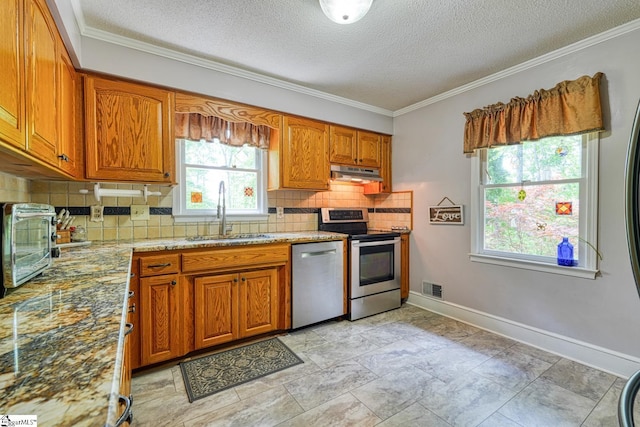 kitchen with under cabinet range hood, visible vents, a sink, backsplash, and stainless steel appliances