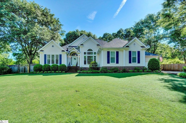 6 Shallow Creek Ct, Fountain Inn, SC 29644 - single story home featuring a front lawn and fence