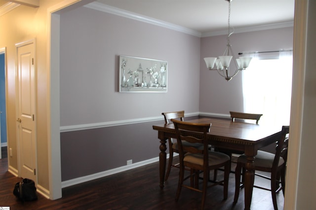 dining area with crown molding, a chandelier, dark wood-style flooring, and baseboards