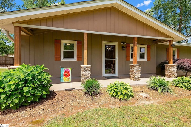 view of front of property featuring a porch