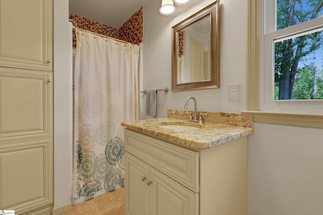 full bath with healthy amount of natural light, vanity, and curtained shower