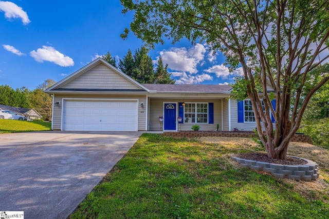 175 Falcon Ridge Dr, Boiling Springs, SC 29316 - ranch-style home featuring a garage, driveway, and a front lawn