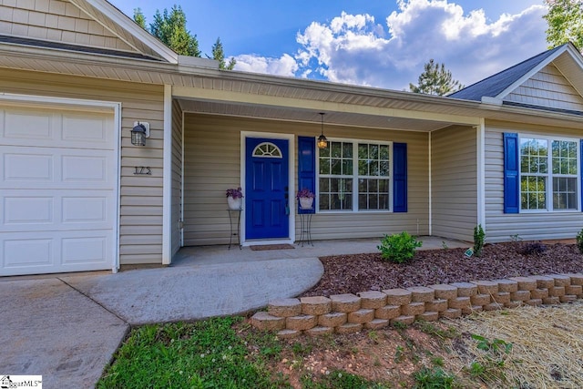 175 Falcon Ridge Dr, Boiling Springs, SC 29316 - property entrance featuring covered porch and an attached garage