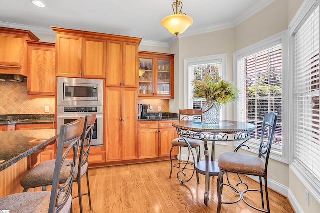 111 Tinsley Ct, Greenville, SC 29615 - kitchen with stainless steel appliances, plenty of natural light, a breakfast bar, backsplash, and crown molding