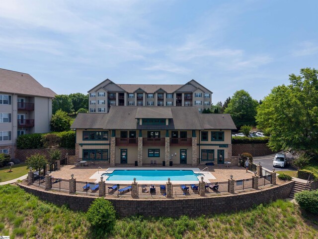 1133 Harts Ridge Dr, Seneca, SC 29678 - back of property with a patio area
