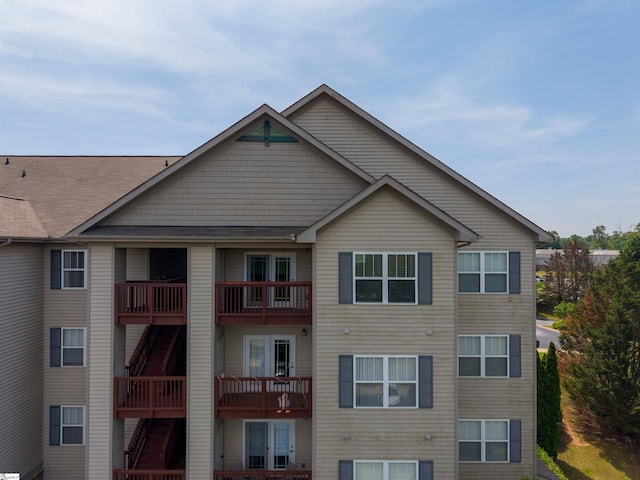 1133 Harts Ridge Dr, Seneca, SC 29678 - view of property featuring stairway