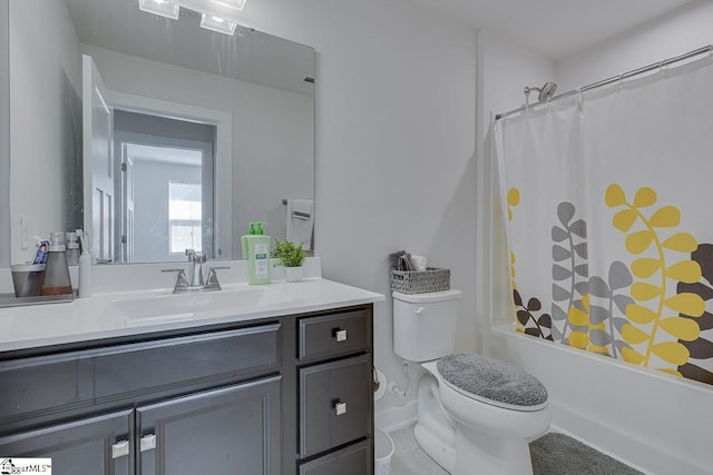 321 Aldworth Ln, Fountain Inn, SC 29644 - bathroom featuring vanity, shower / tub combo with curtain, toilet, and baseboards
