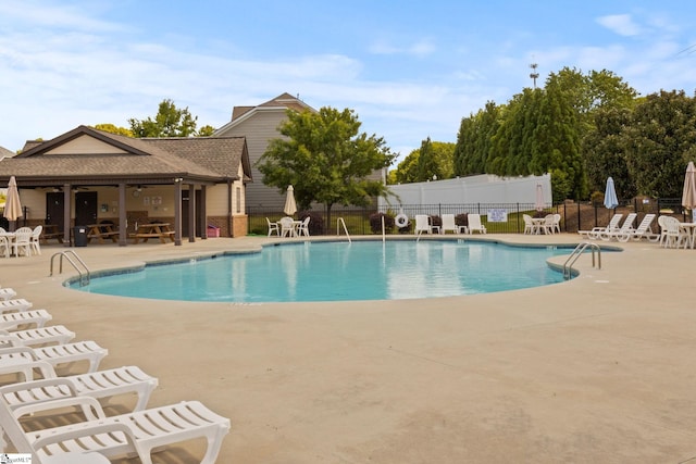 916 Lockhurst Dr, Simpsonville, SC 29681 - community pool with a patio area and fence