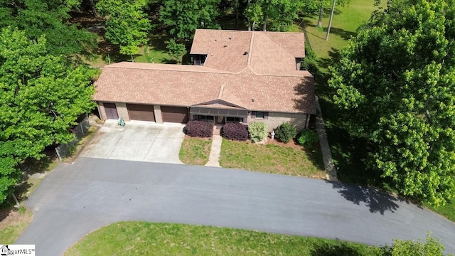 aerial view of property and surrounding area