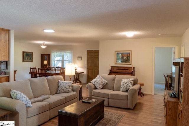 living area featuring light wood-style floors, recessed lighting, and baseboards